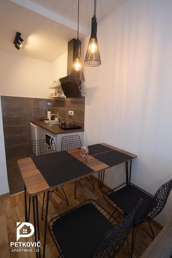 Petkovic Apartmani Studio32 Ягодина Экстерьер фото