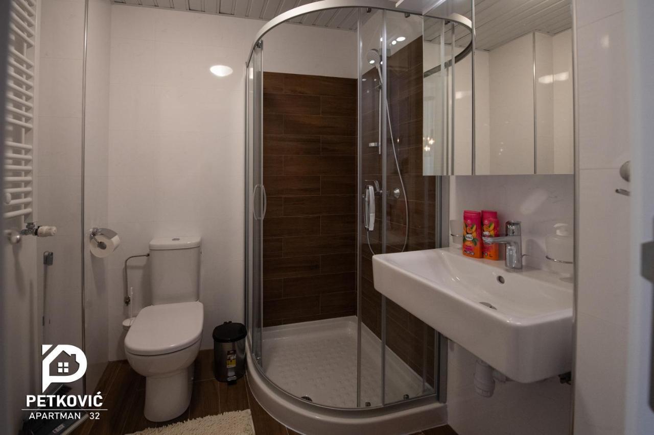 Petkovic Apartmani Studio32 Ягодина Экстерьер фото