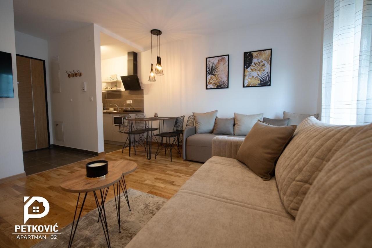 Petkovic Apartmani Studio32 Ягодина Экстерьер фото