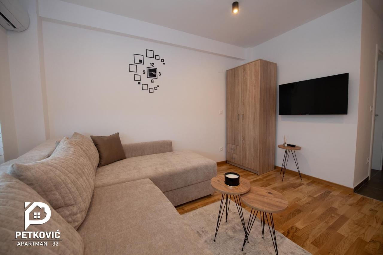 Petkovic Apartmani Studio32 Ягодина Экстерьер фото