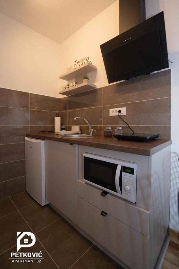 Petkovic Apartmani Studio32 Ягодина Экстерьер фото