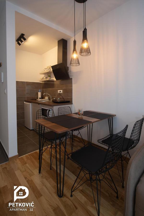 Petkovic Apartmani Studio32 Ягодина Экстерьер фото