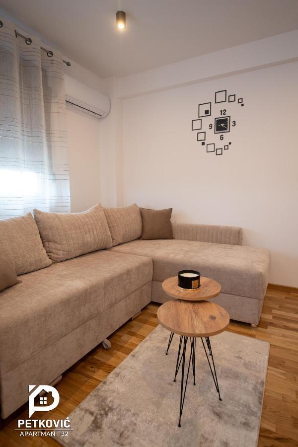 Petkovic Apartmani Studio32 Ягодина Экстерьер фото