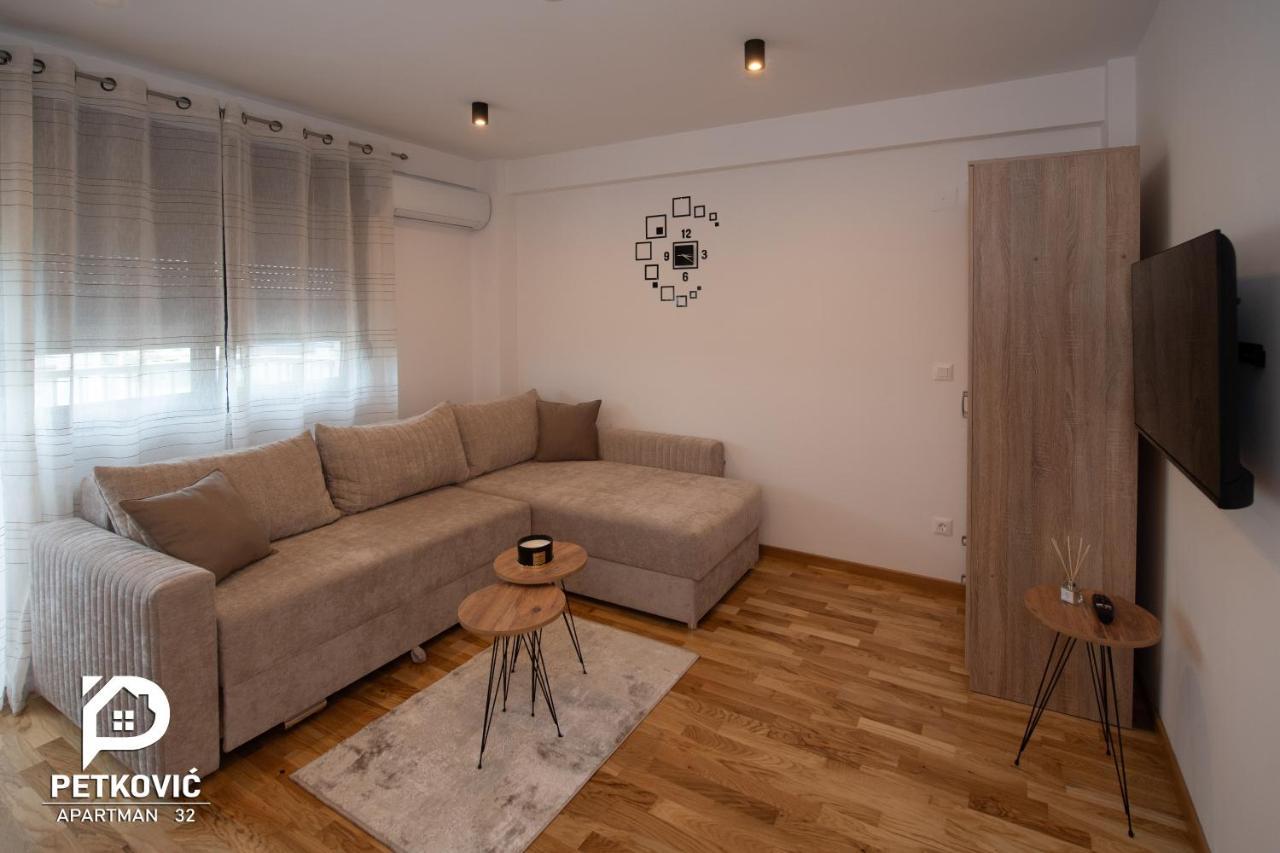 Petkovic Apartmani Studio32 Ягодина Экстерьер фото