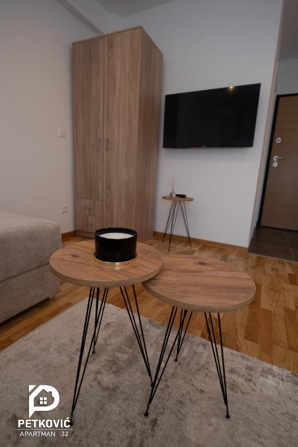 Petkovic Apartmani Studio32 Ягодина Экстерьер фото