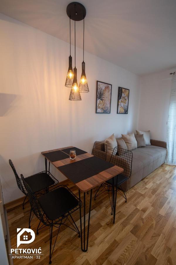 Petkovic Apartmani Studio32 Ягодина Экстерьер фото