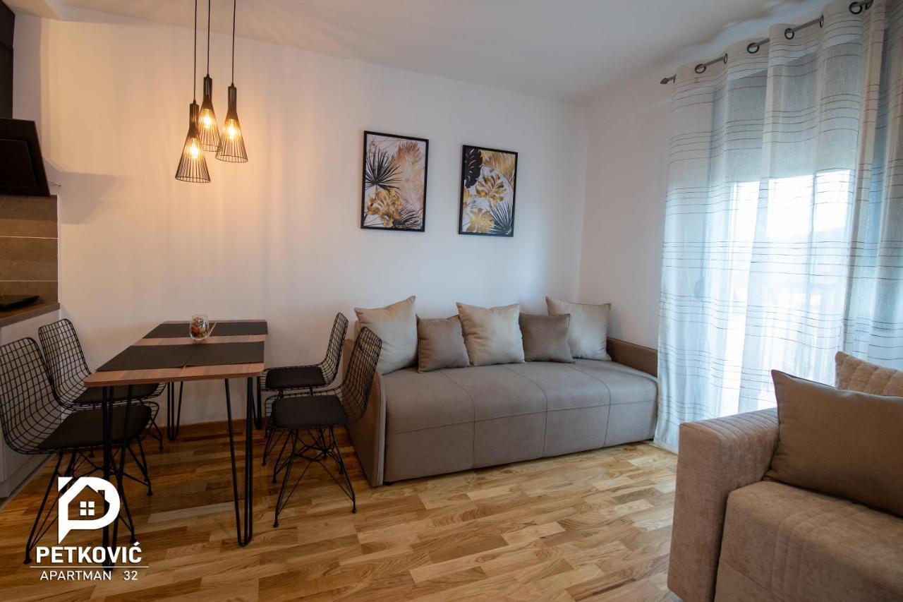 Petkovic Apartmani Studio32 Ягодина Экстерьер фото
