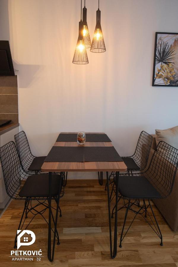 Petkovic Apartmani Studio32 Ягодина Экстерьер фото