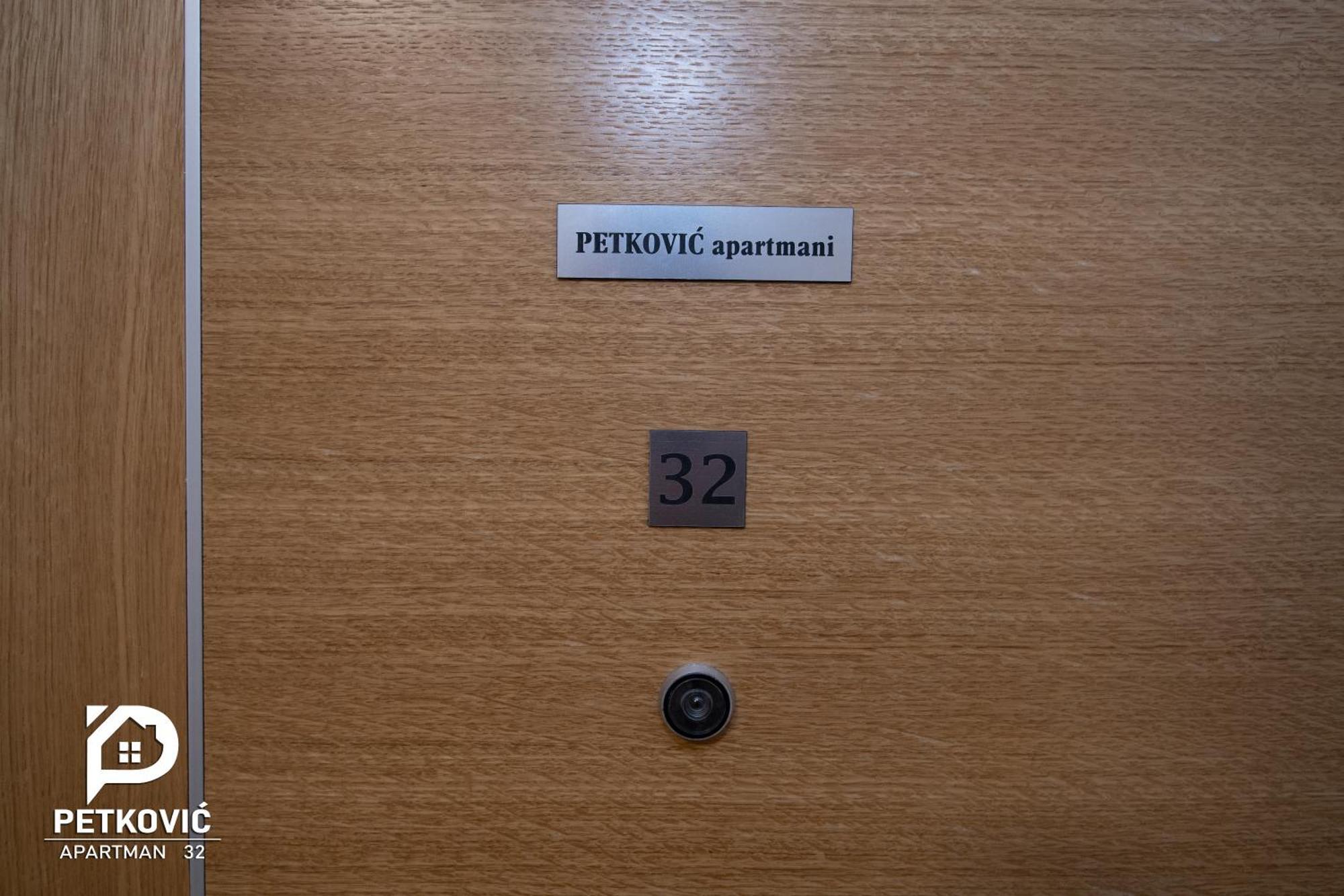 Petkovic Apartmani Studio32 Ягодина Экстерьер фото